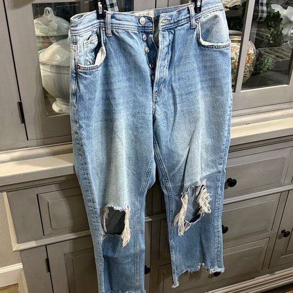 Free People Set. White Button-Up Shirt and Distressed Blue Jeans - Picture 3 of 8